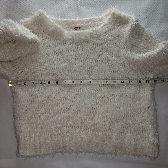 Bundle of 2 Mossimo cropped shimmery fuzzy sweaters with extra long sleeves - Picture 8 of 16